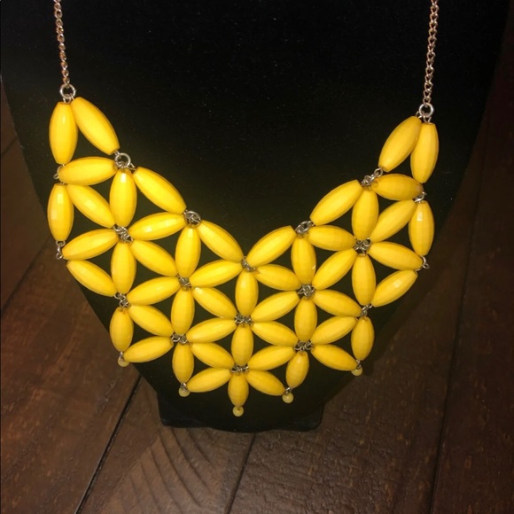 Yellow necklace - Picture 4 of 8